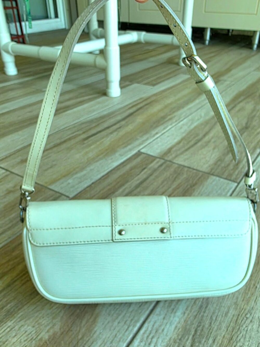 Louis Vuitton Montaigne Ivory Epi Leather Pouchette MiniBag - Picture 3 of 13